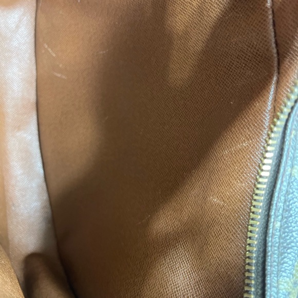 Lv Jeunfile Crossbody Bag - Picture 16 of 16